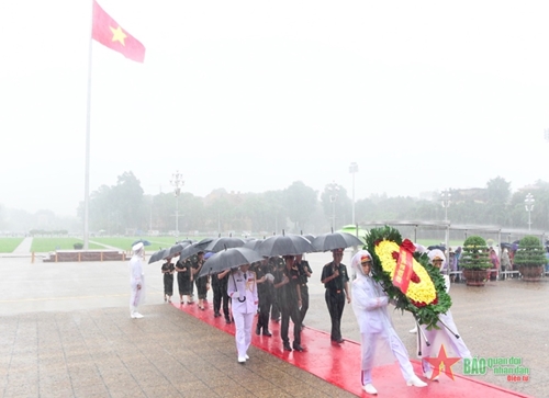 Chủ tịch Hồ Chí Minh trong lòng chiến sĩ cầm bút Quân đội Lào